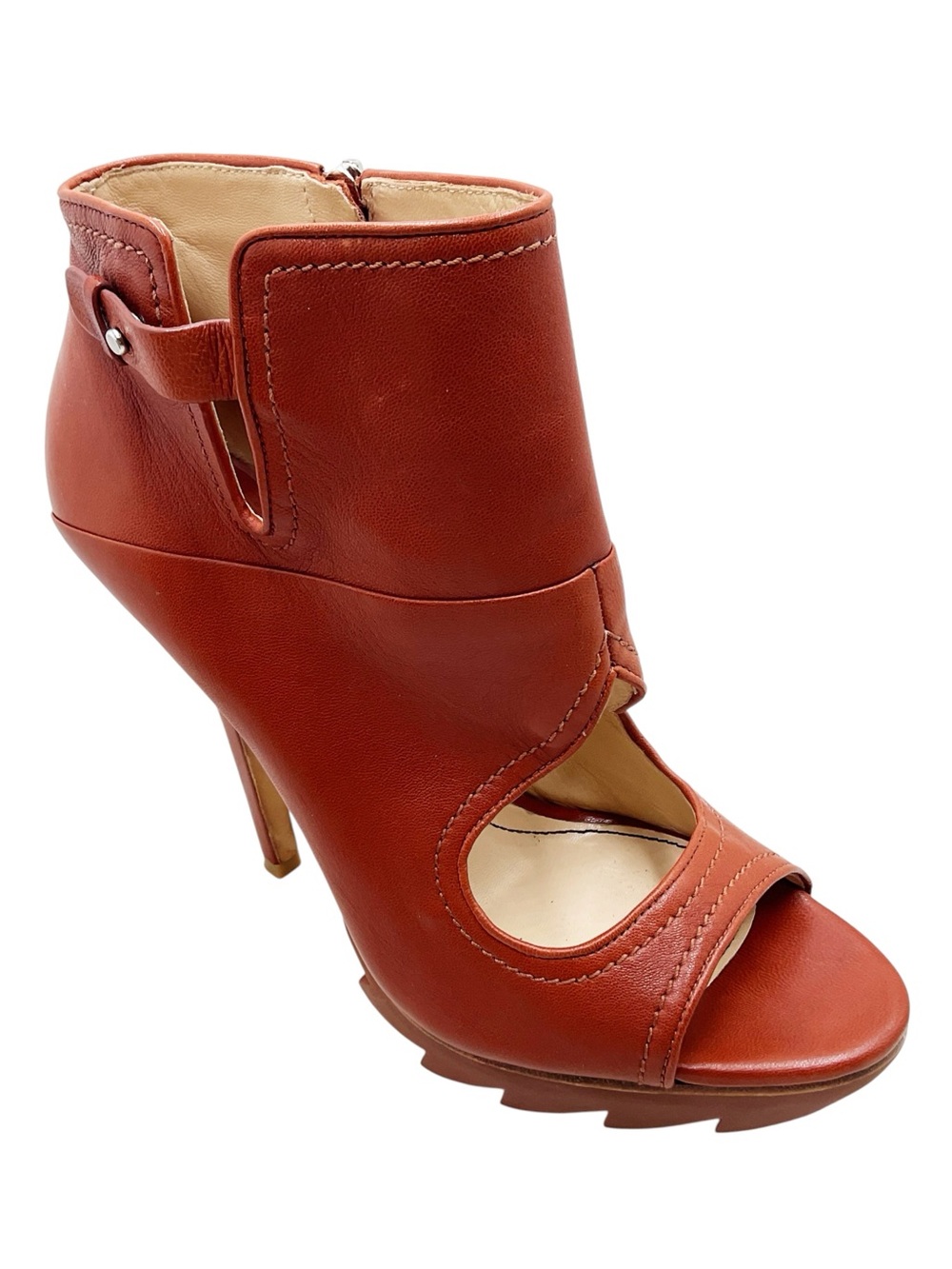 🆕{Camilla Skovgaard} Leather Heart cut-out Lug Sole Booties.